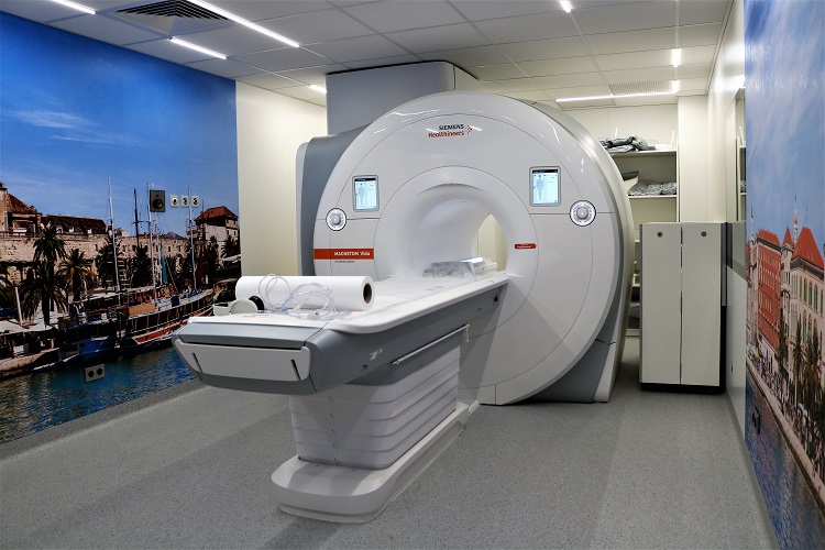 Slika /2023 slike/Magnet 3Tesla 1.JPG